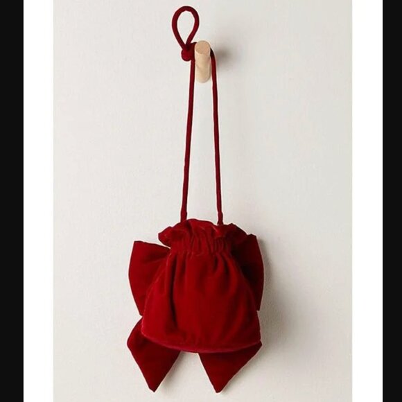 ISO Free People Belle Velvet Bow Bag in SAVVY RED - Picture 4 of 4